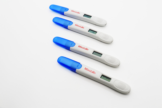 デジタル電池で造られる早い妊娠検査のキットの単語の結果ショー